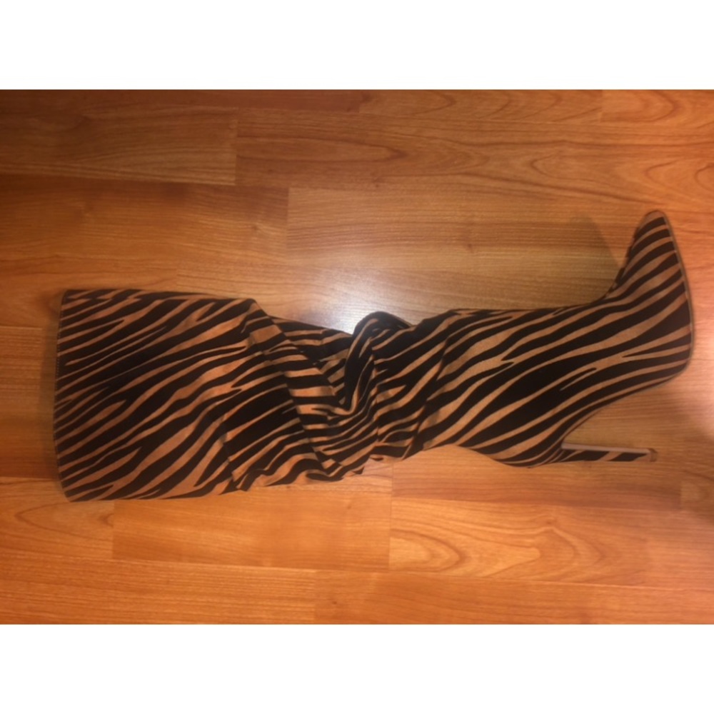 Ruched Tiger Stripe Stiletto Knee Boots - Picture 4 of 6